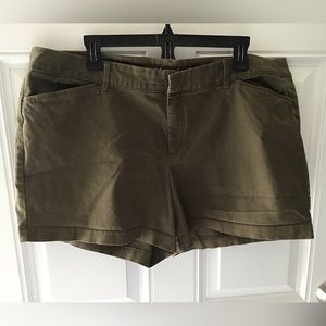Old Navy Pixie olive green shorts, size 16